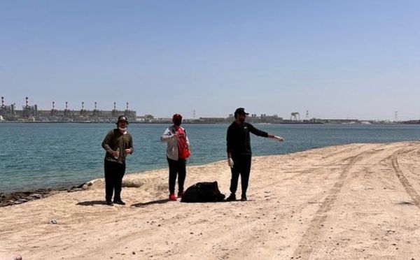 Students of Abu Dhabi International School at a beach clean up